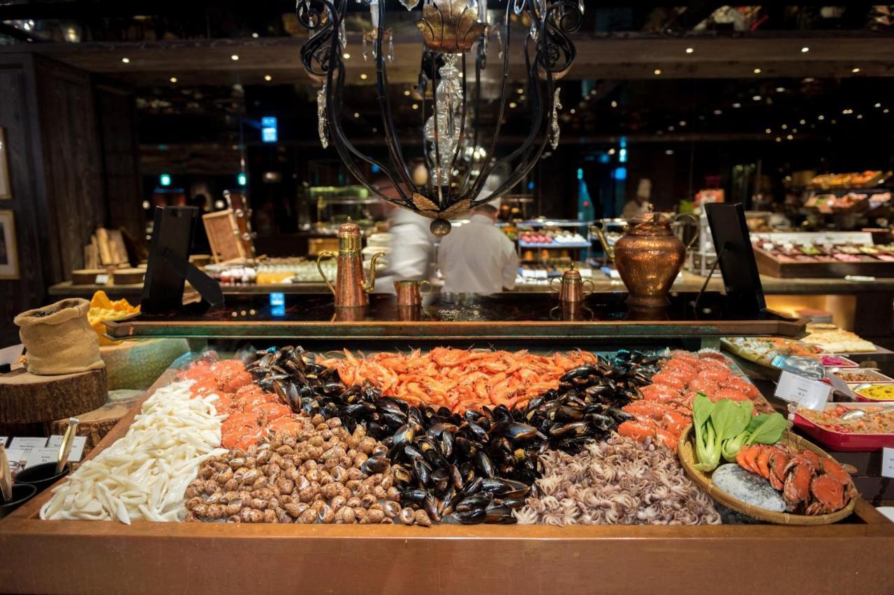 Palais De Chine Hotel Đài Bắc Ngoại thất bức ảnh Seafood buffet at a restaurant